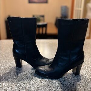 Tommy Hilfiger Black Leather classic Boots mid shin with logo side zipper size 6